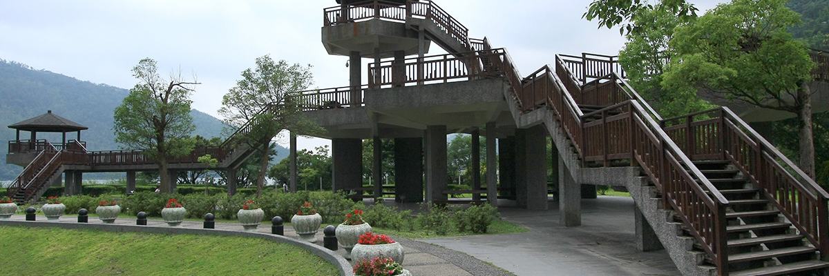 壽豐鯉魚潭畔的觀景台與步道